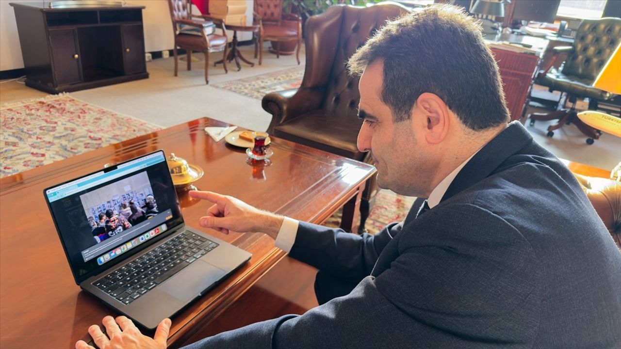 Lahey Büyükelçisi Selçuk Ünal, Yılın Kareleri Oylamasında