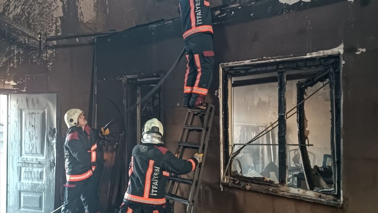 Malatya'daki Perde Fabrikasında Yangın Kontrol Altına Alındı