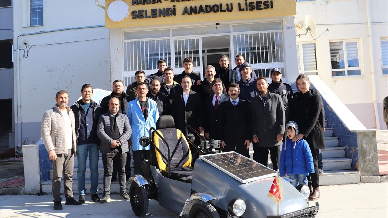 Manisa'da Liseliler Güneş Enerjili Elektrikli Araç Tasarladı