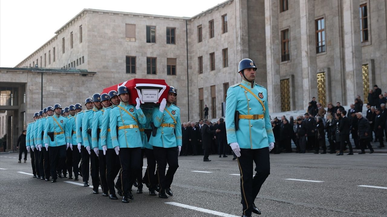 Meclis'te Eski Bakan Nahit Menteşe'nin Cenaze Töreni Düzenlendi