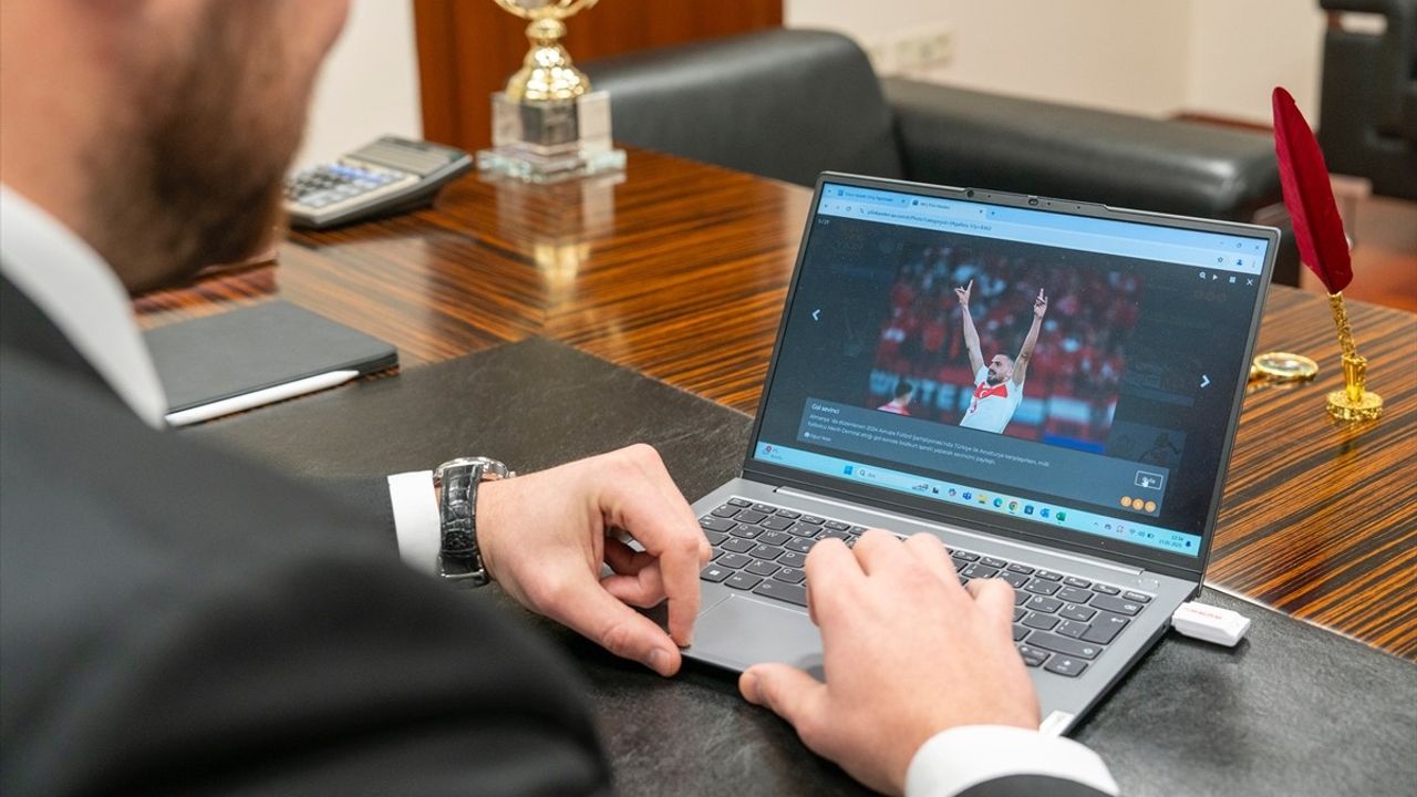 Mesut Çebi AA'nın Yılın Kareleri Oylamasına Katıldı