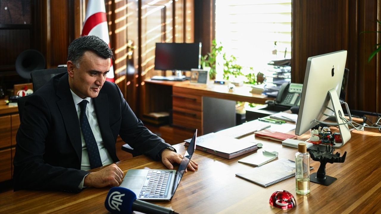 ODTÜ Rektörü Ahmet Yozgatlıgil, Anadolu Ajansı'nın Yılın Kareleri Oylamasında Yer Aldı