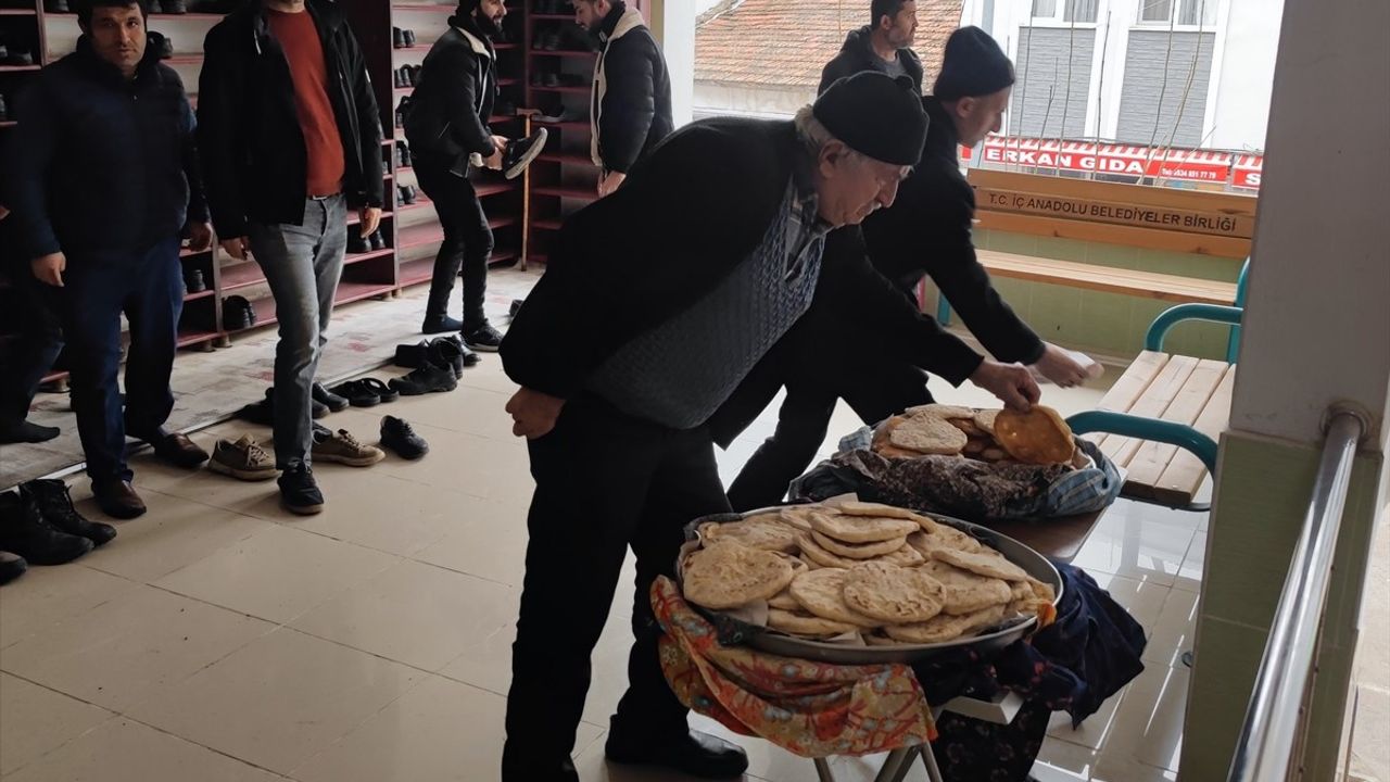 Oğuzlar'da Asırlık İlk Namaz Çöreği Geleneği Devam Ediyor
