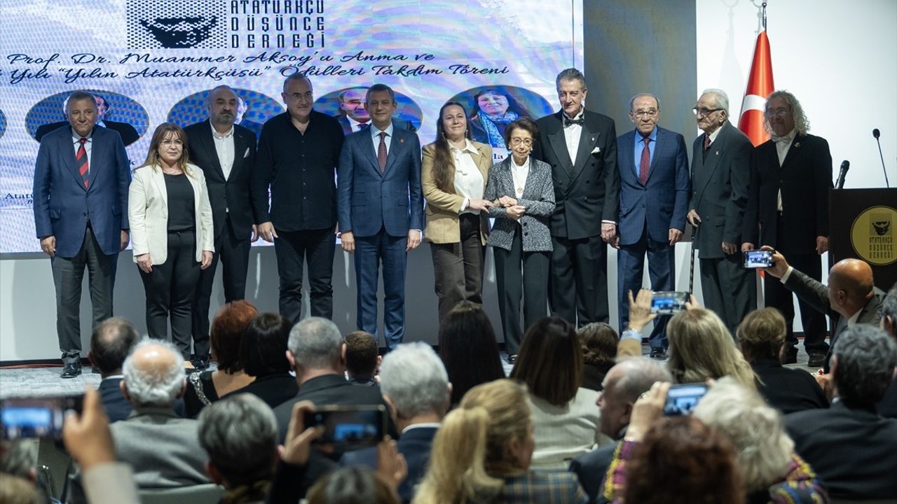 Özgür Özel, Teğmenlere Tam Destek Verdi