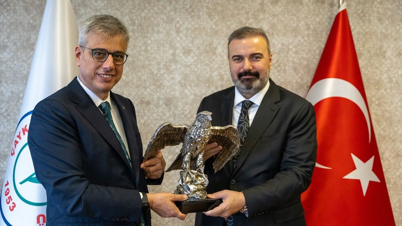 Sağlık Bakanı Kemal Memişoğlu, Çaykur Rizespor'u Ziyaret Etti