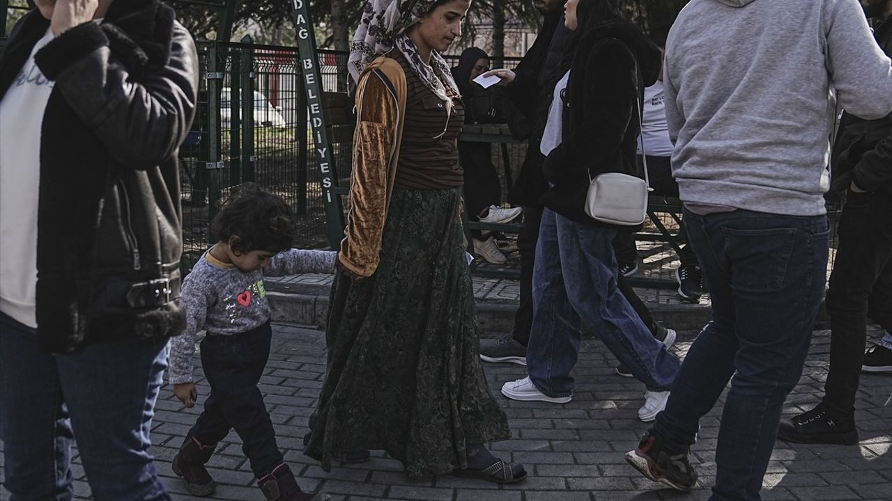 Sahipsiz Köpeklerin Saldırısı: Hamile Kadın Panik Yaşıyor