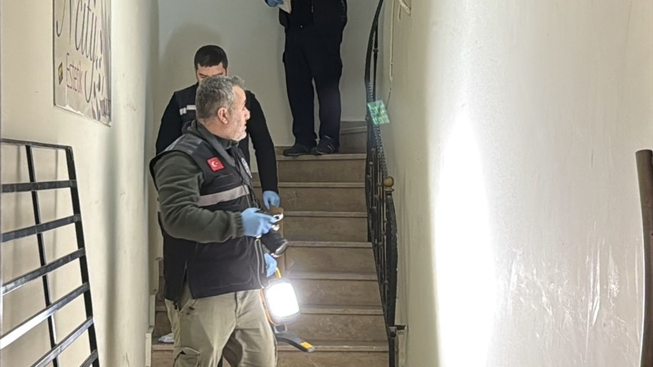 Sakarya'da Bıçaklı Saldırı: Kadın Ağır Yaralandı