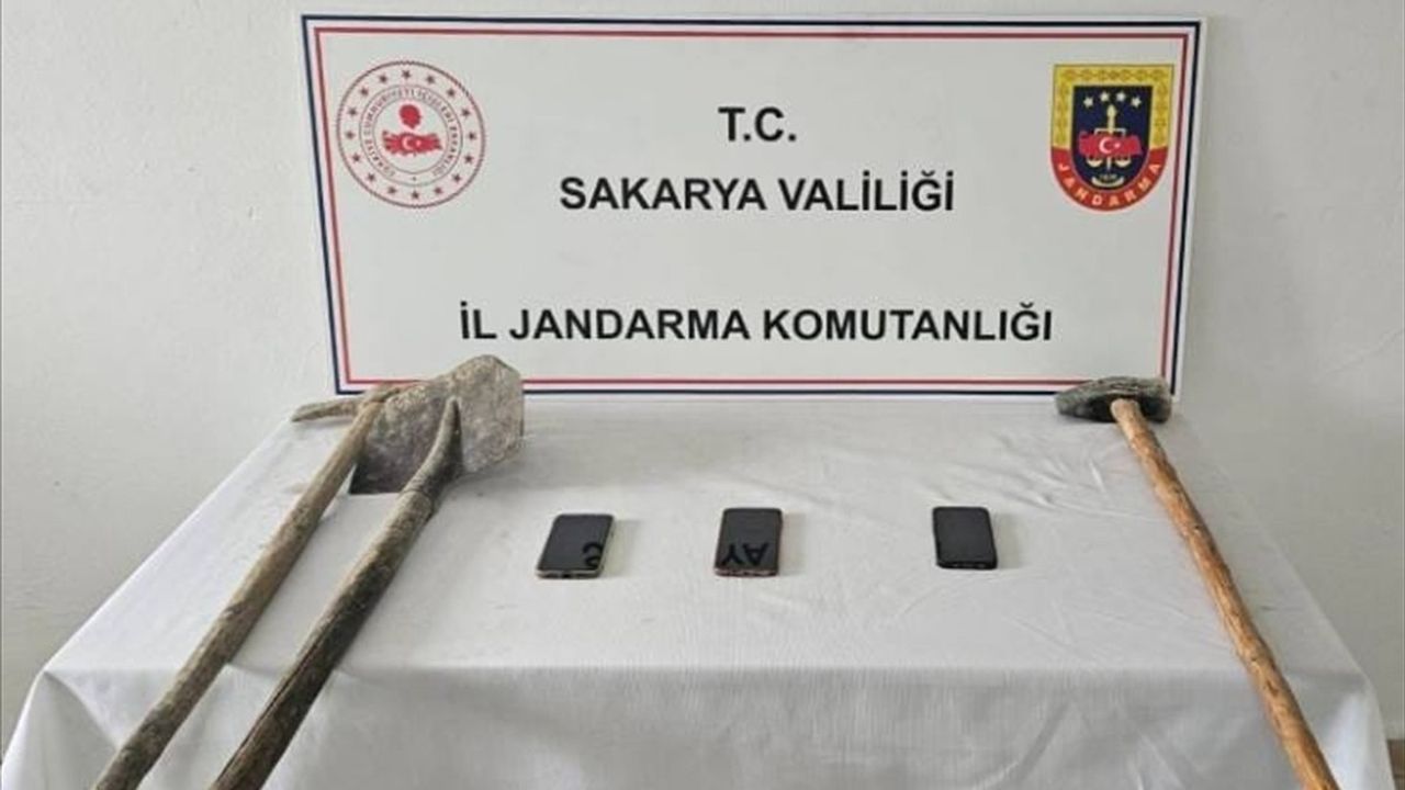 Sakarya'da Kaçak Kazı Operasyonu: 11 Zanlı Fotokapanla Yakalandı