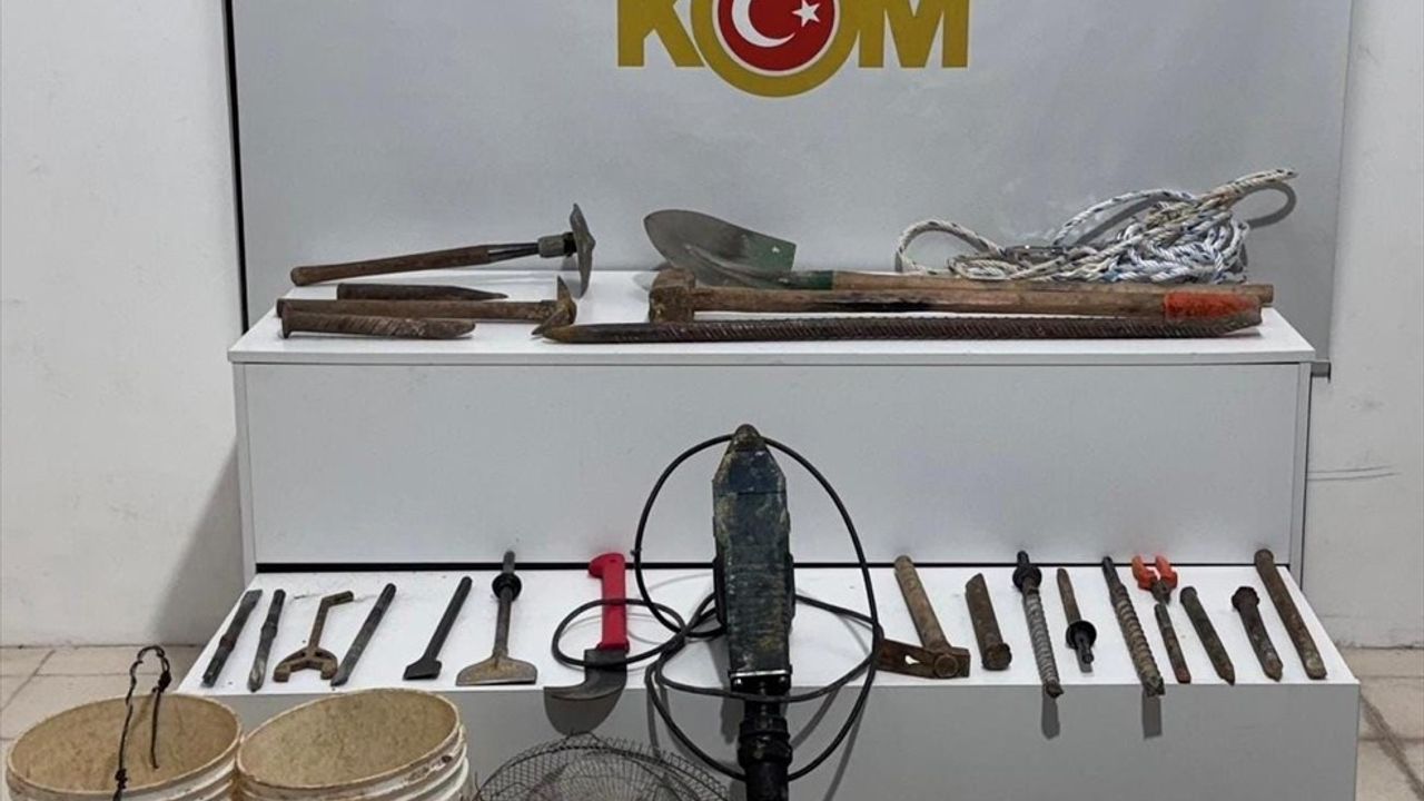 Samsun'da İzinsiz Kazı Yapan 3 Şüpheli Suçüstü Yakalandı