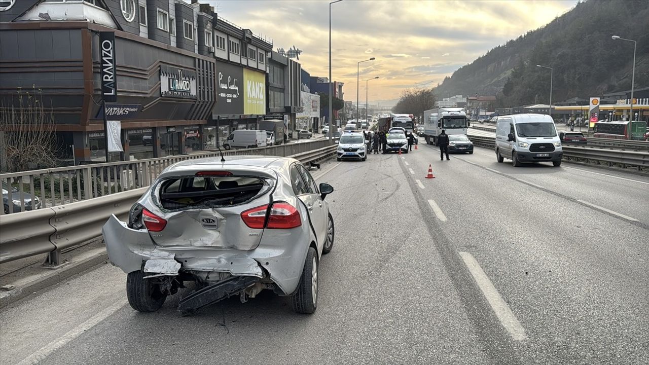 Samsun'da Zincirleme Trafik Kazası: 3 Yaralı