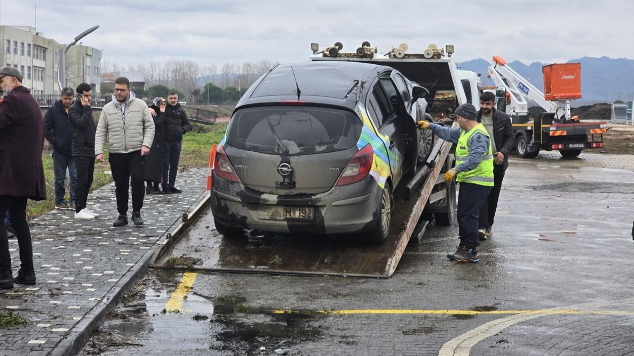 Samsun'daki Sürücü Kursu Eğitim Aracı Su Kanalına Düştü