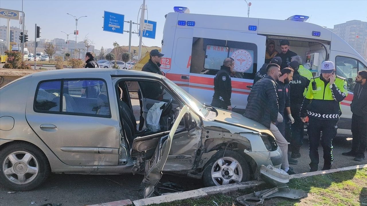 Siirt'te Otomobil Kazası: 4 Yaralı