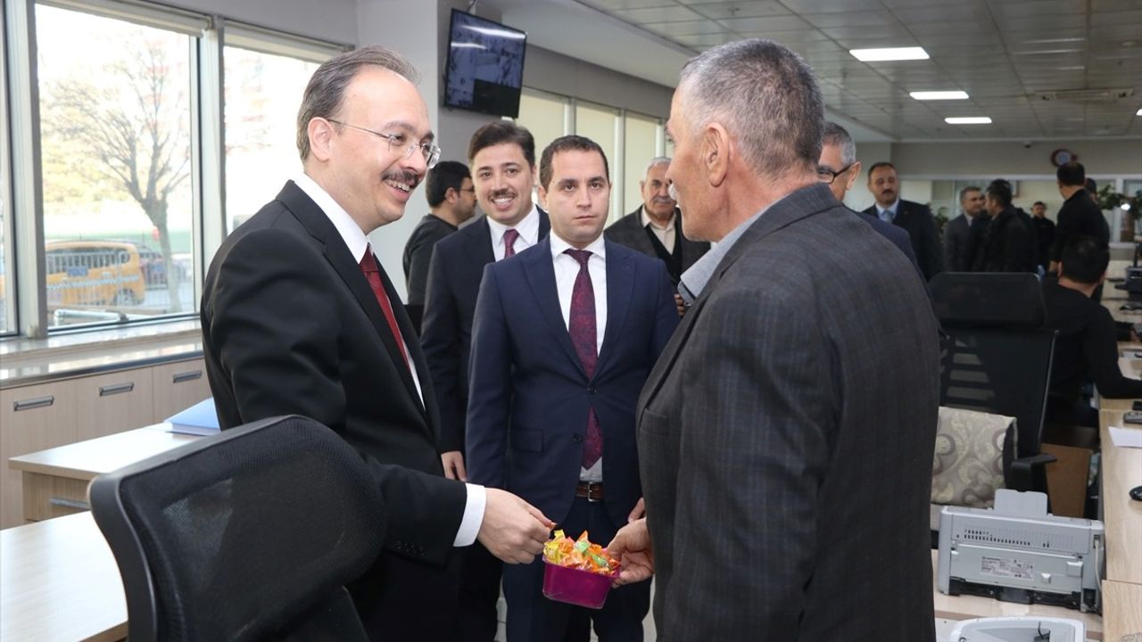 Siirt'te Vali Kızılkaya'dan Belediye Çalışanlarıyla Toplantı
