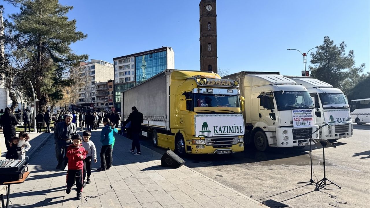 Siirt'ten Suriye'ye İnsani Yardım Tırları Gönderildi