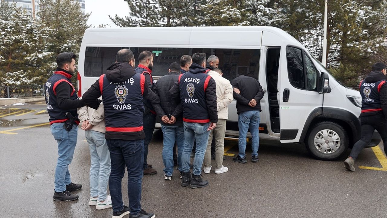 Sivas'ta Dolandırıcılık Operasyonu: 4 Gözaltı