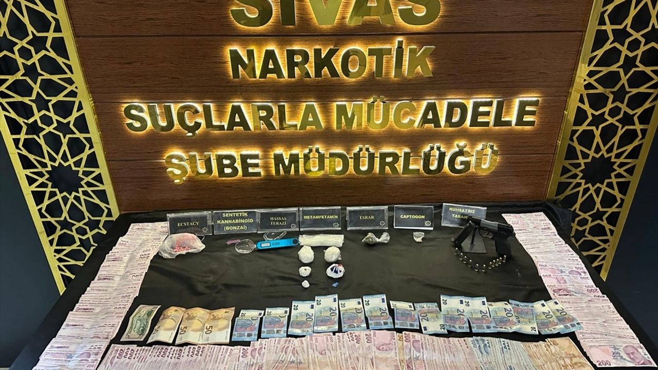 Sivas'ta Uyuşturucu Operasyonu: 3 Zanlı Tutuklandı