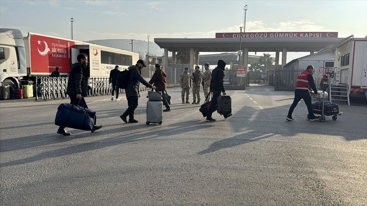 Suriyeliler Hatay Sınır Kapılarından Ülkelerine Dönüyor