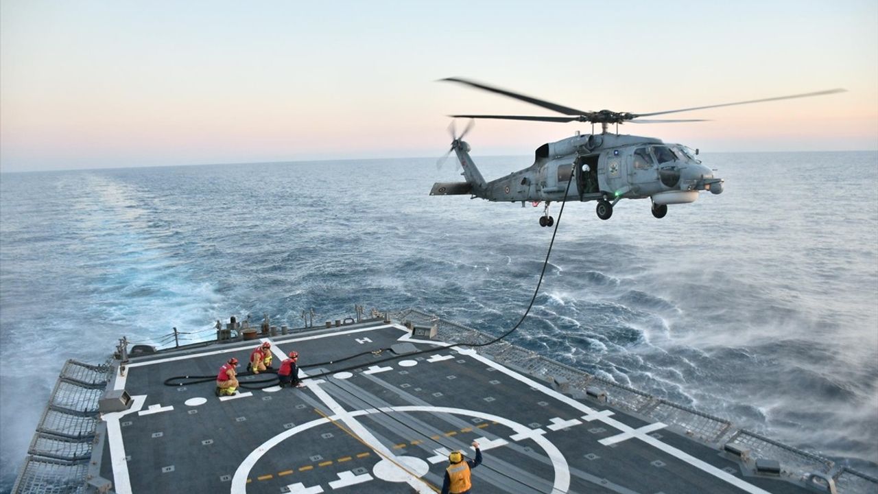 TCG Gelibolu Fırkateyni Libya Açıklarında Havada Yakıt İkmali Gerçekleştirdi