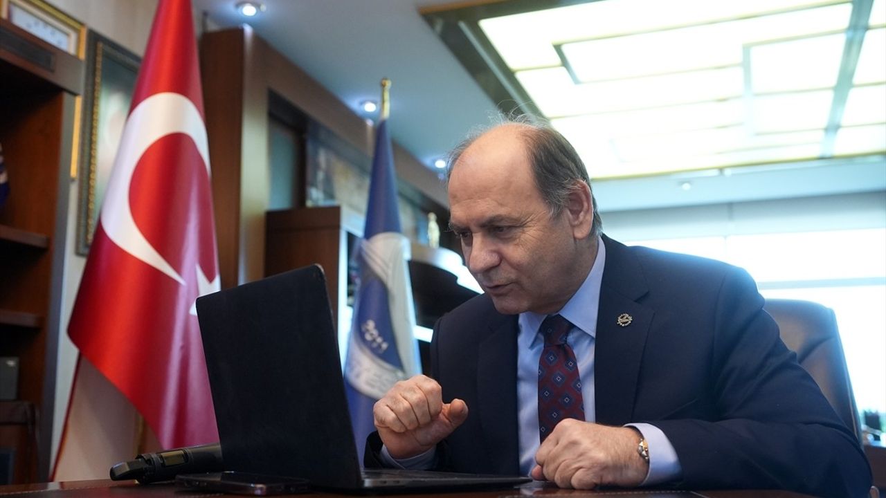 THK Üniversitesi Rektörü Rahmi Er, Yılın Kareleri Oylamasında