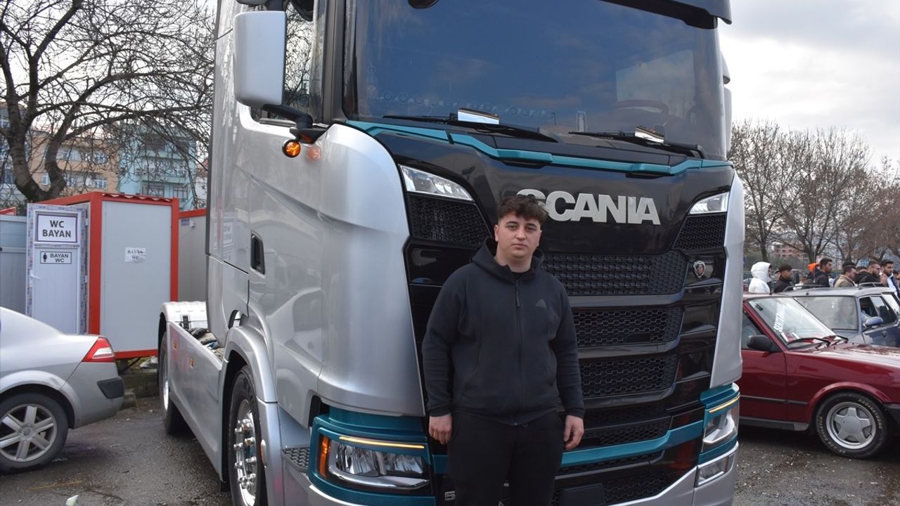 Trabzon'da Modifiye Araç Severler Buluştu