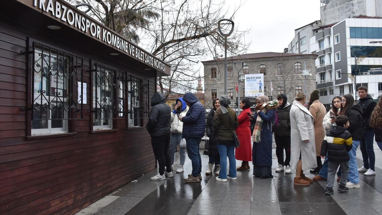 Trabzonsporlu Kadın Taraftarlar Bilet İndiriminden Memnun