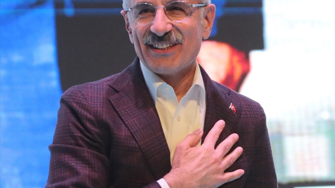 Ulaştırma ve Altyapı Bakanı Uraloğlu Antalya'da Açıklamalarda Bulundu