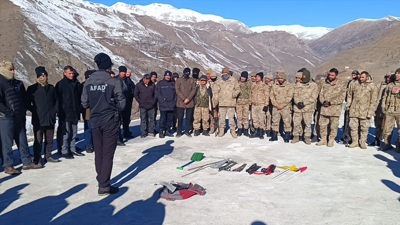 Van'da Güvenlik Korucularına Çığda Arama Kurtarma Eğitimi