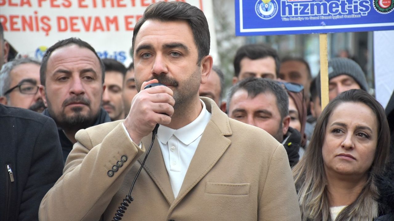 Van'da İşten Çıkarılan Belediye Çalışanları Protesto Gösterilerine Devam Ediyor