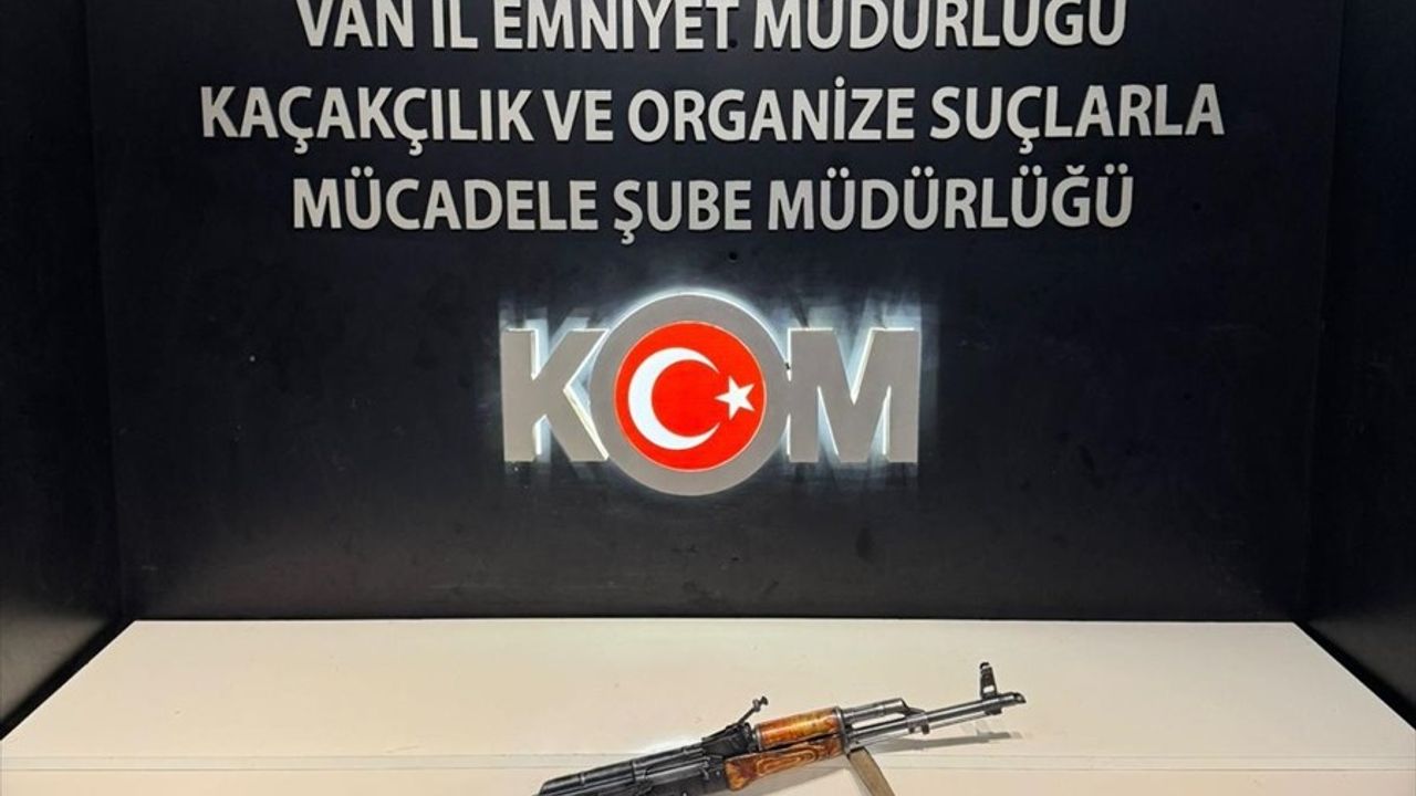 Van'da Kaçakçılık Operasyonunda Silah ve Kaçak Malzeme Ele Geçirildi