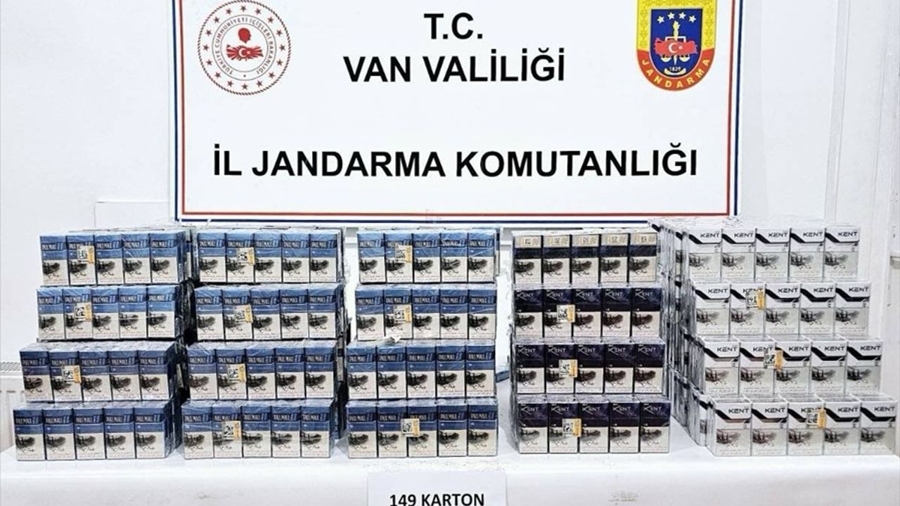 Van'da Kuru Kayısı Çuvallarında Kaçak Sigara Ele Geçirildi