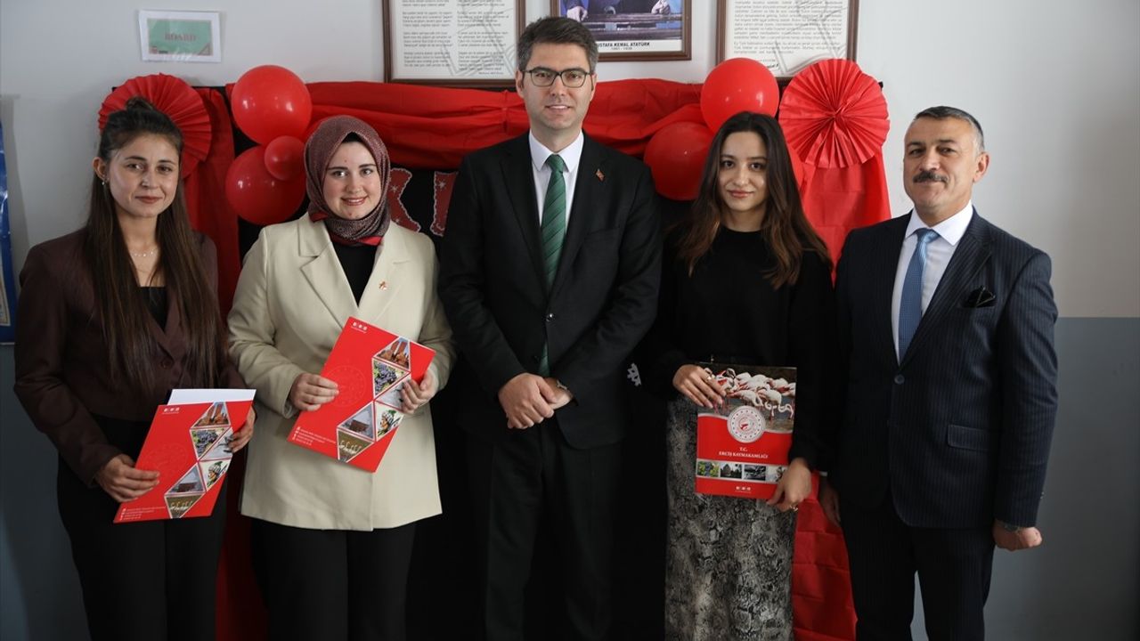 Van'daki Ana Sınıfı Açılışında Karneler Kesildi