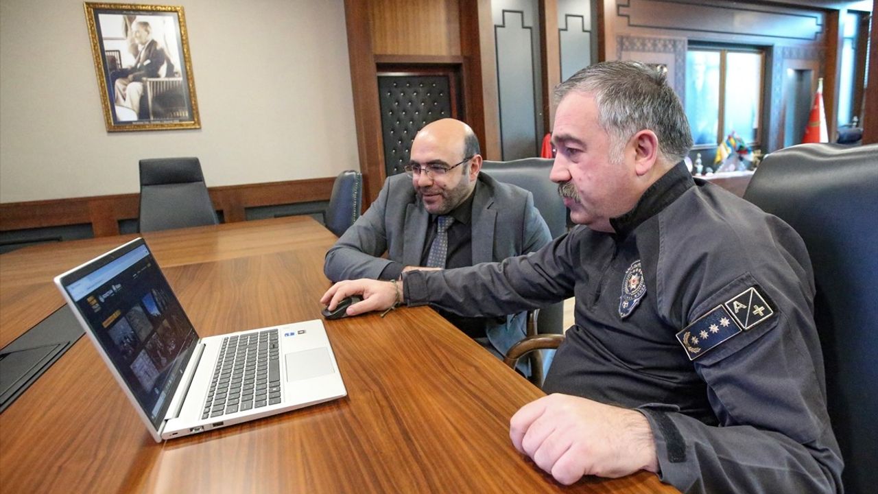 Van Emniyet Müdürü, Yılın Kareleri Oylamasına Katıldı