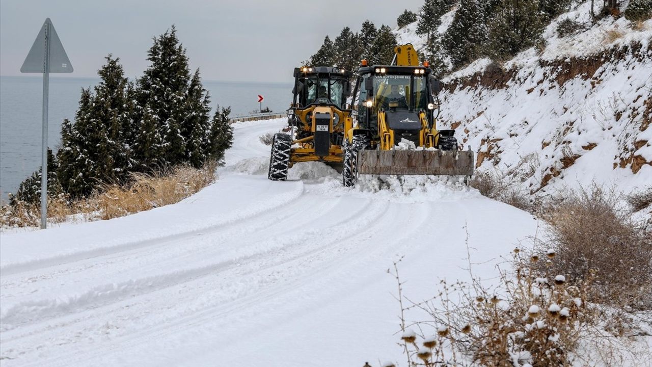 Van ve Bitlis'te Ulaşım Sorunları Devam Ediyor