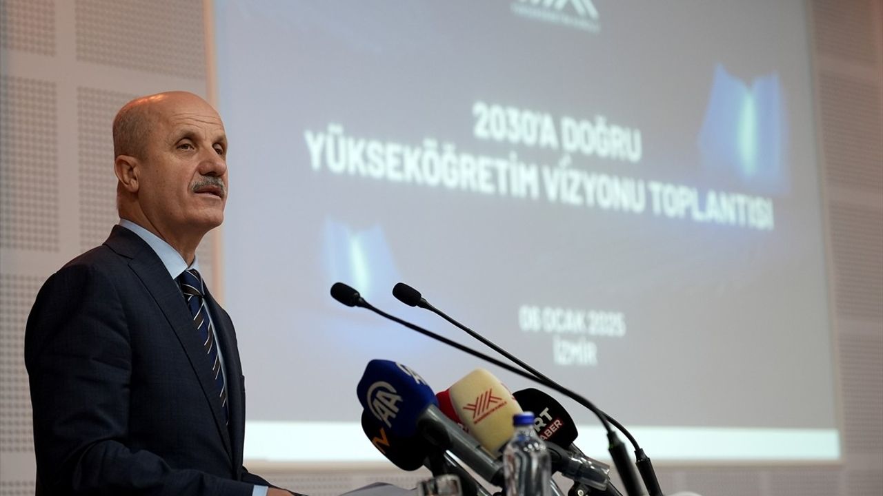 YÖK Başkanı Erol Özvar, İzmir'de Yükseköğretim Vizyonunu Tartıştı