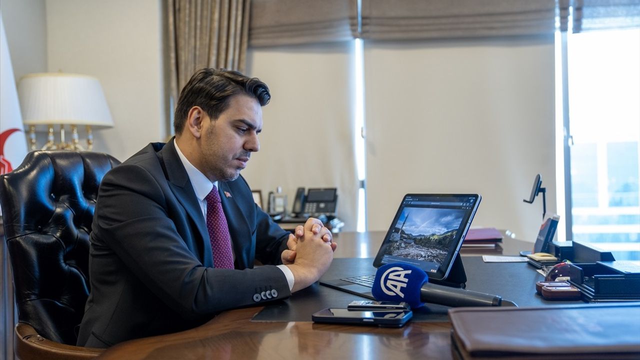 YTB Başkanı Eren, Anadolu Ajansı'nın Yılın Kareleri Oylamasında