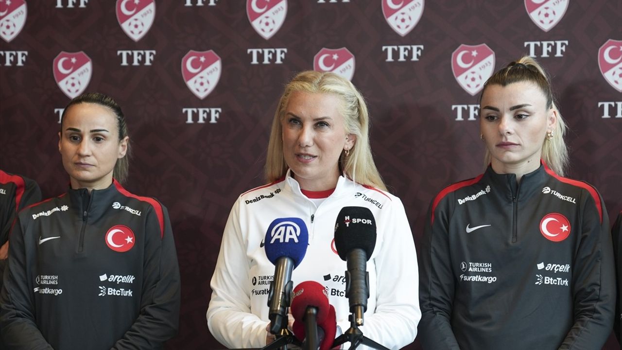 A Milli Kadın Futbol Takımı, Yeni Hedeflerle Medya Önünde
