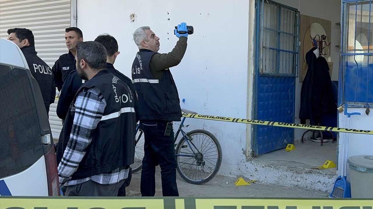 Adana'da Berberde Silahlı Saldırı: Bir Kişi Hayatını Kaybetti