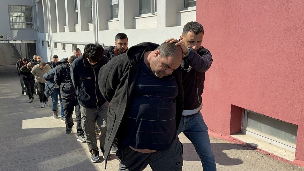 Adana'da Uyuşturucu Operasyonu: 30 Zanlı Tutuklandı