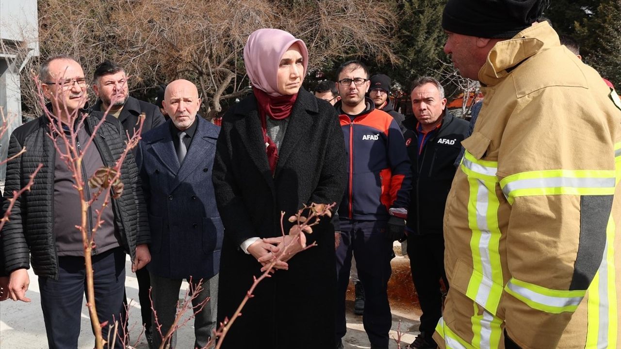 Afyonkarahisar'da Orman Ürünleri Fabrikasında Yangın Kontrol Altına Alındı