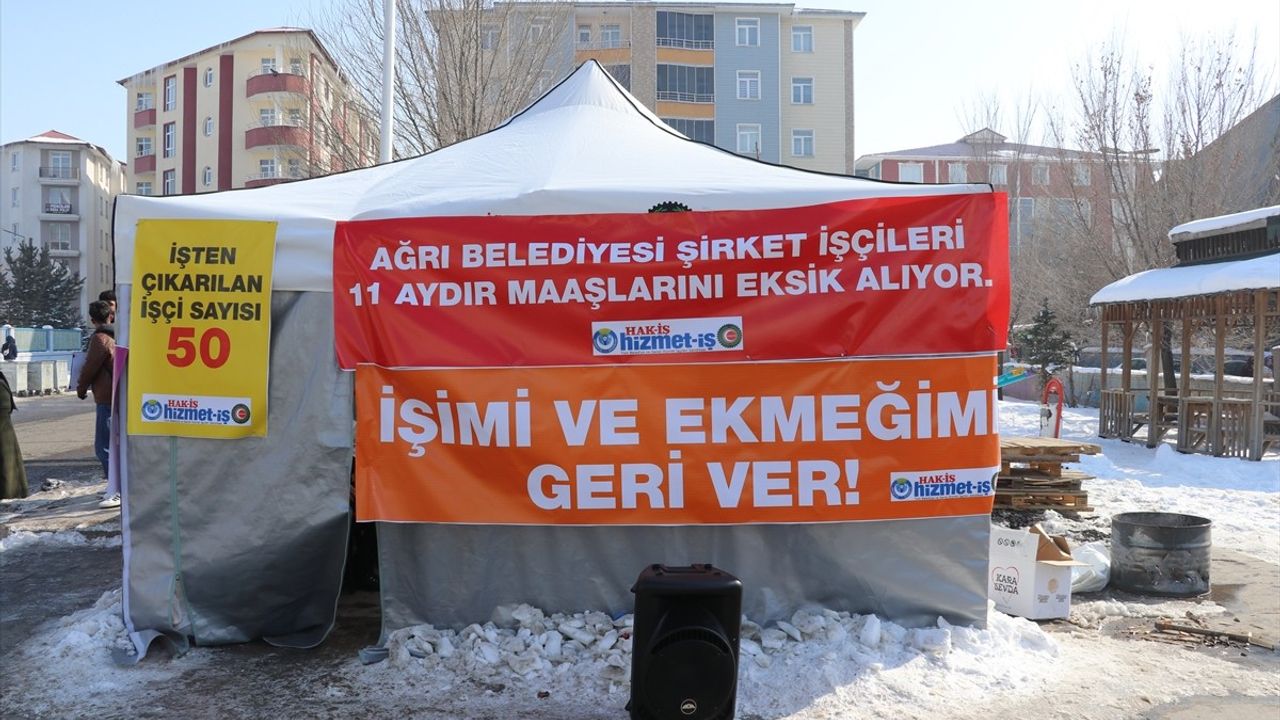 Ağrı Belediyesi'nde İşten Çıkarılan Çalışanların Nöbeti Devam Ediyor