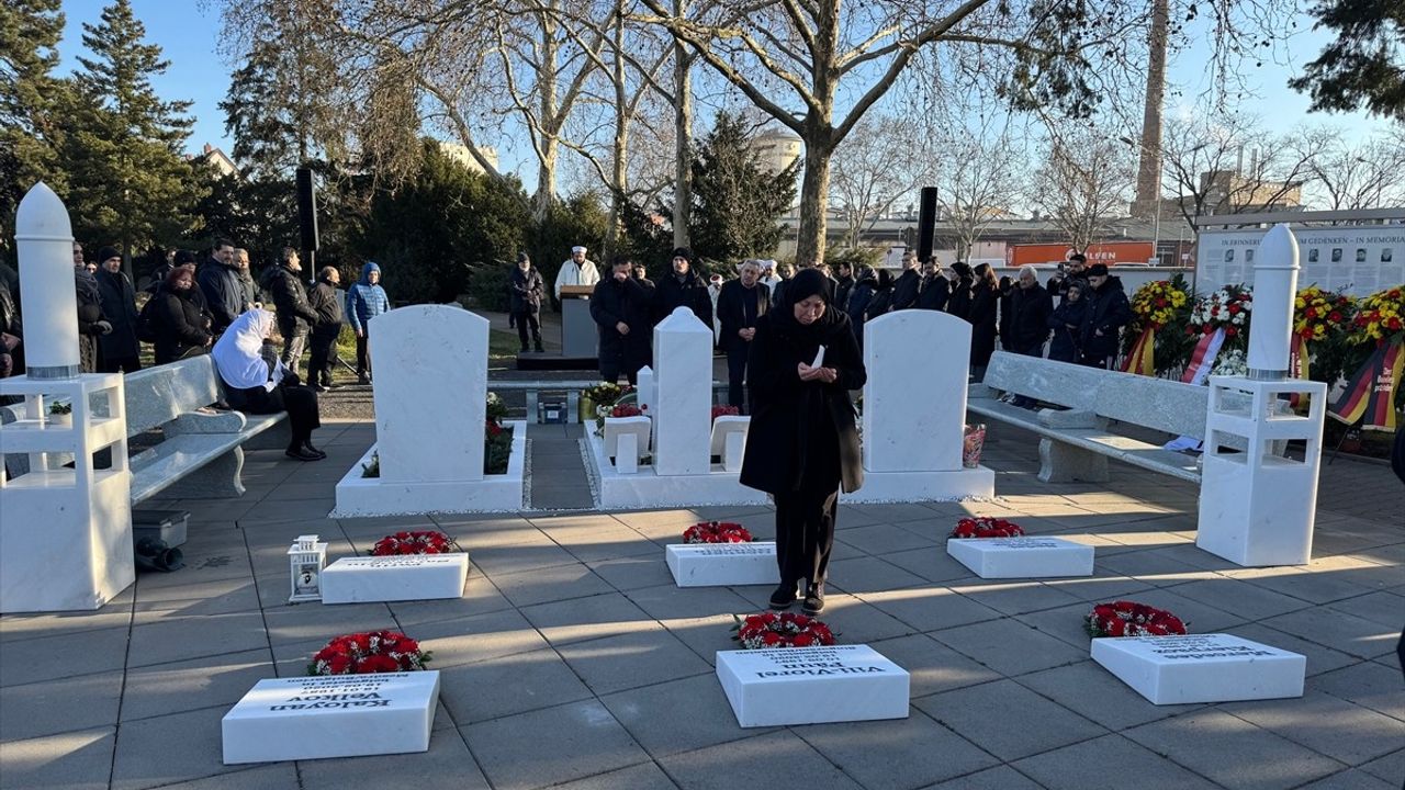 Almanya'da Irkçı Saldırıda Ölenler Anıldı