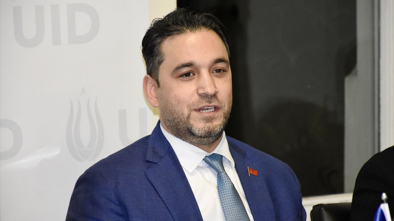 Almanya'daki Türk Vatandaşlarına Seçim Uyarısı