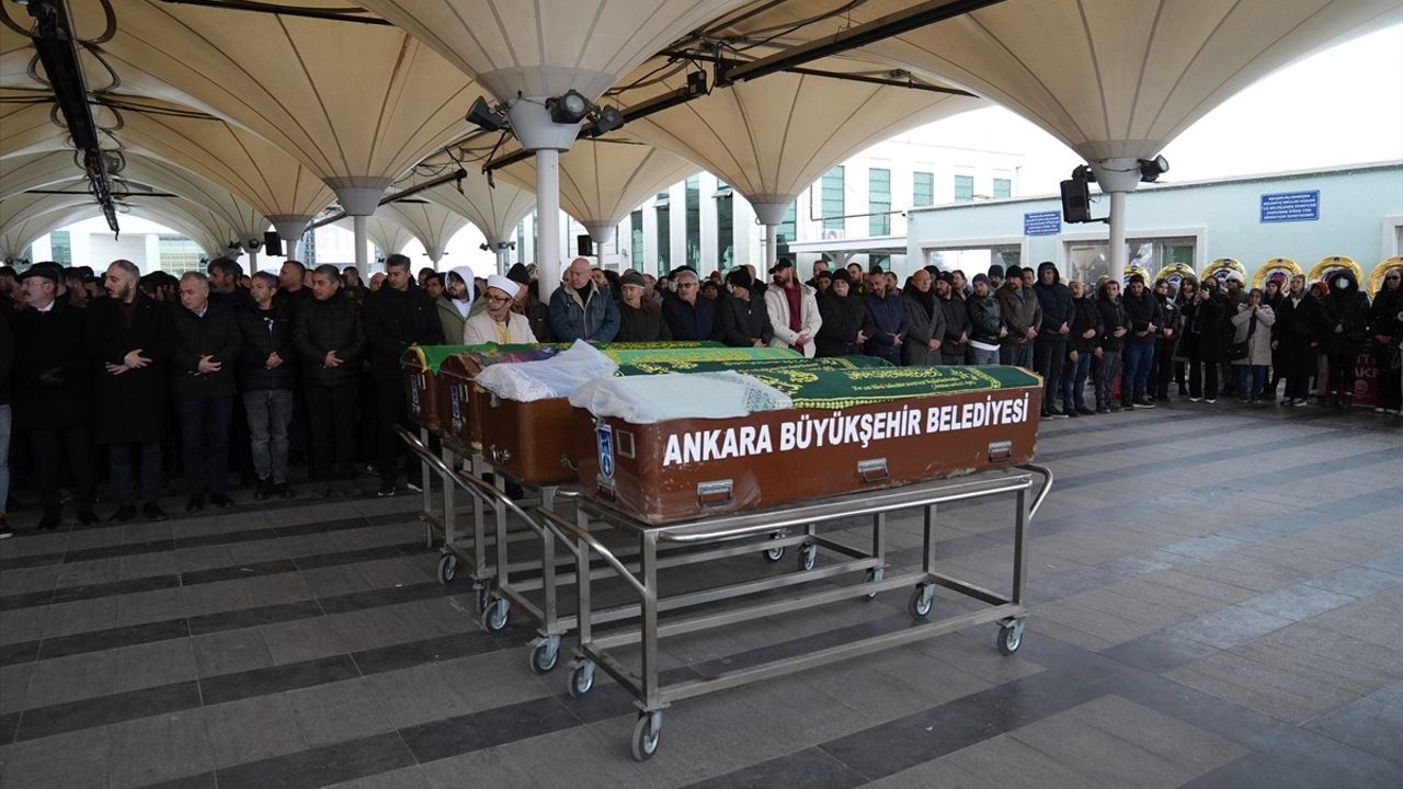 Altındağ'da Gecekondu Yangınında Hayatını Kaybeden Ülker Güleryüz Son Yolculuğuna Uğurlandı