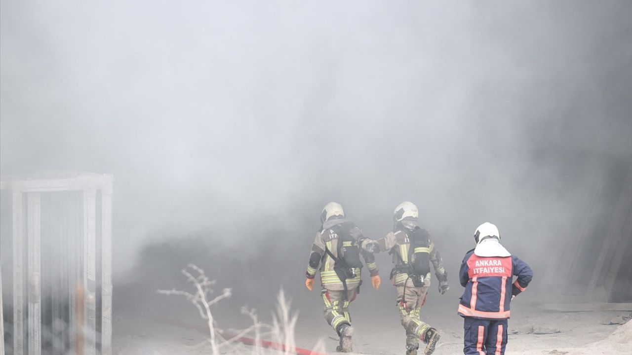 Ankara'da İnşaat Alanında Yangın Çıktı