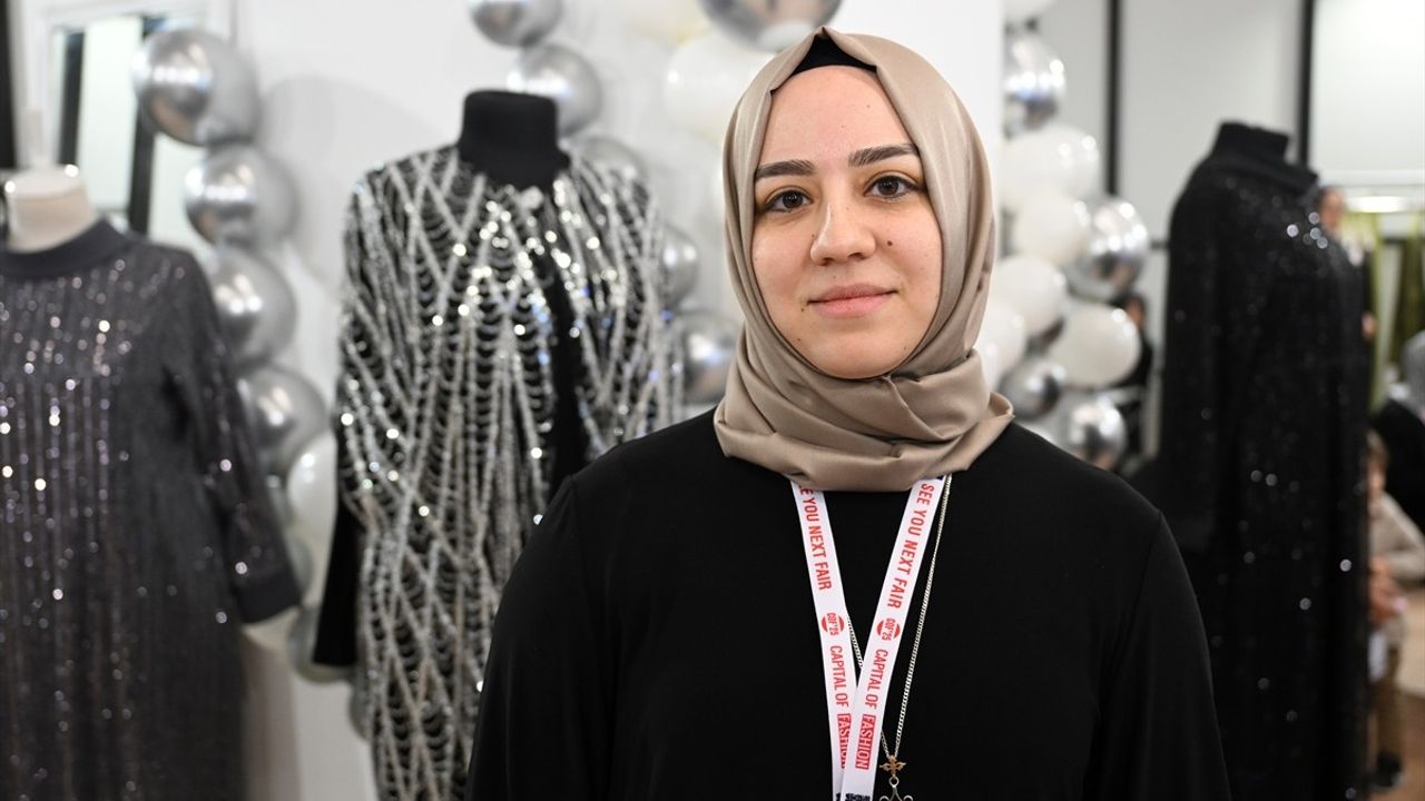 Ankara'da Moda ve Hazır Giyim Fuarı Devam Ediyor