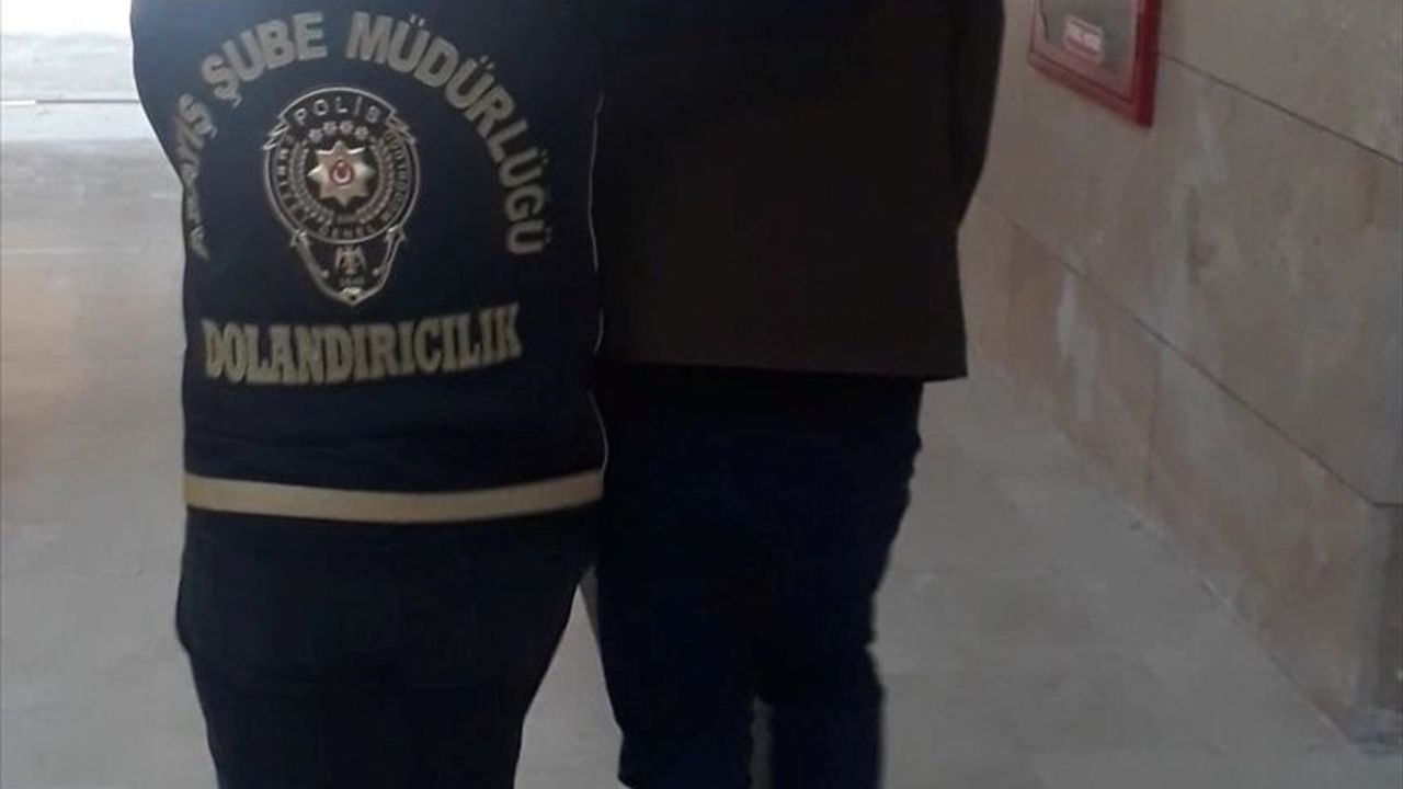 Antalya'da MİT Görevlisi Taklidiyle Dolandırıcılık Yapan Şahıs Tutuklandı
