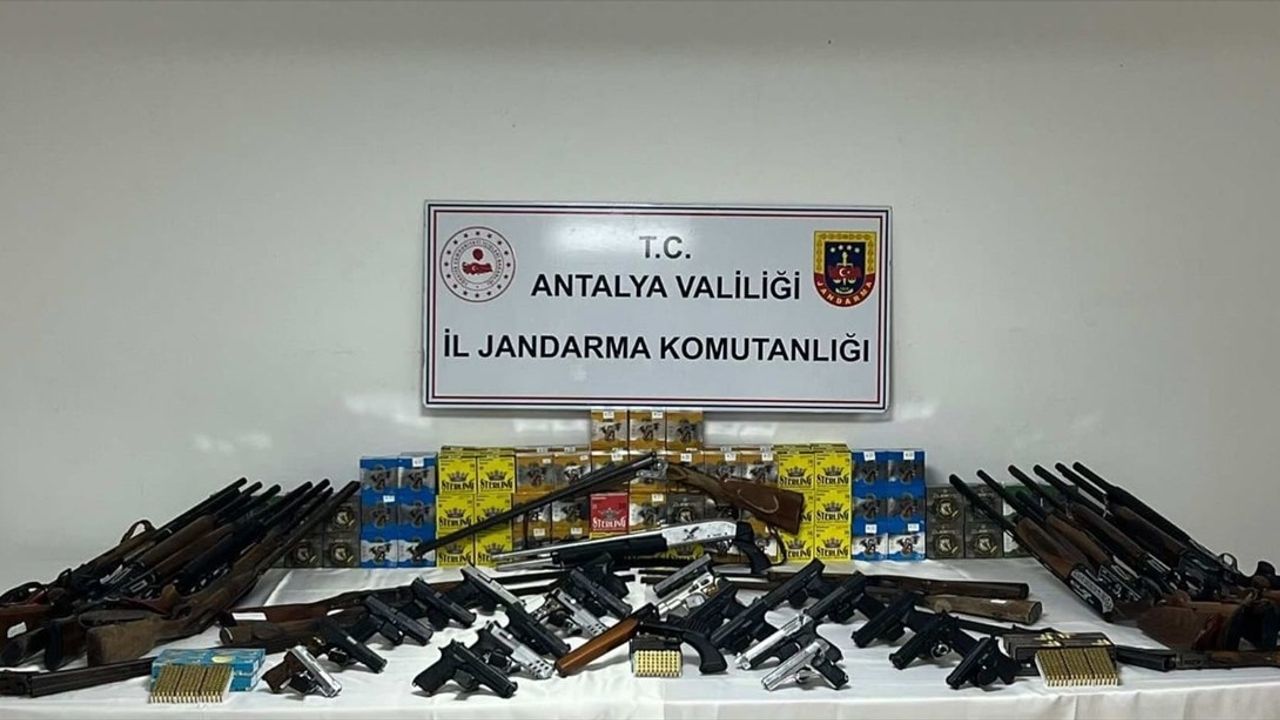 Antalya'da Ruhsatsız Silah Operasyonu: 22 Gözaltı