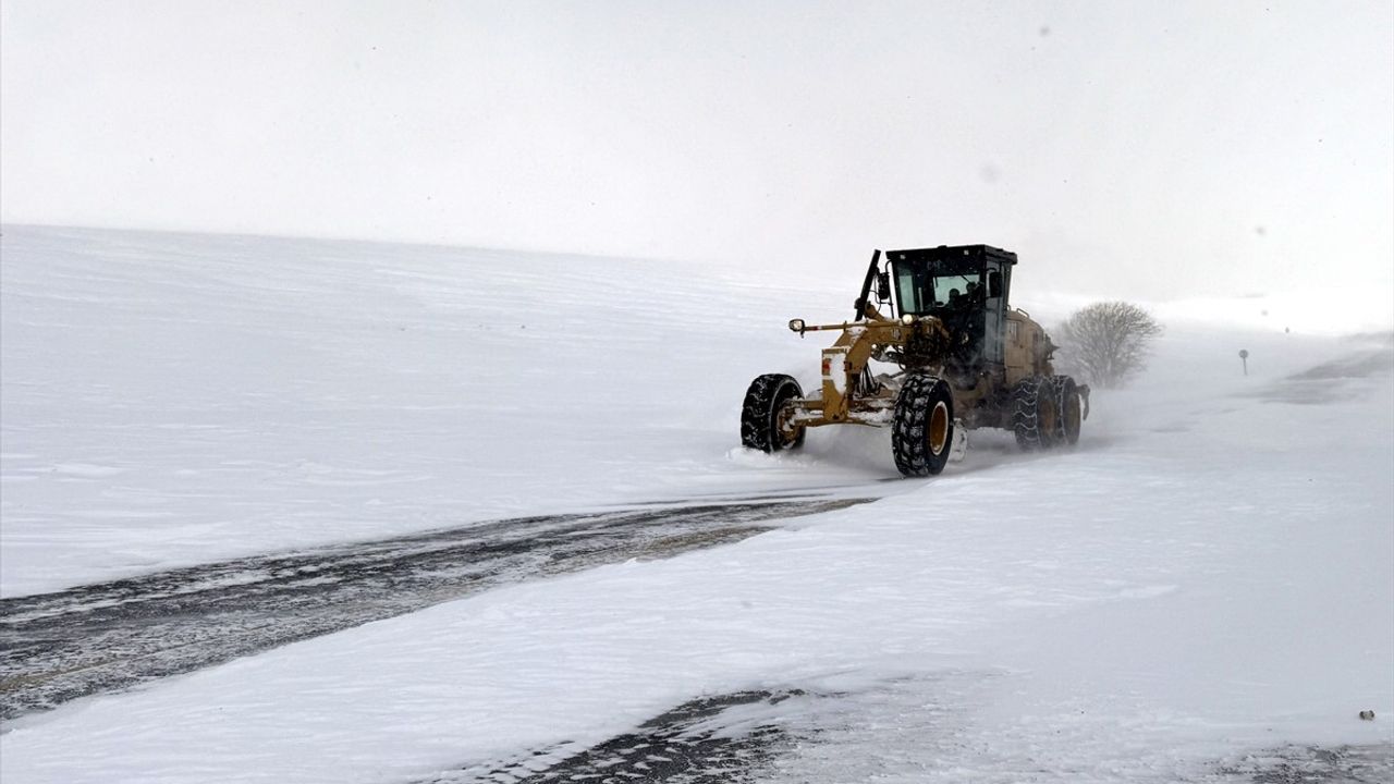 Ardahan-Şavşat Kara Yolu Tekrar Ulaşımda