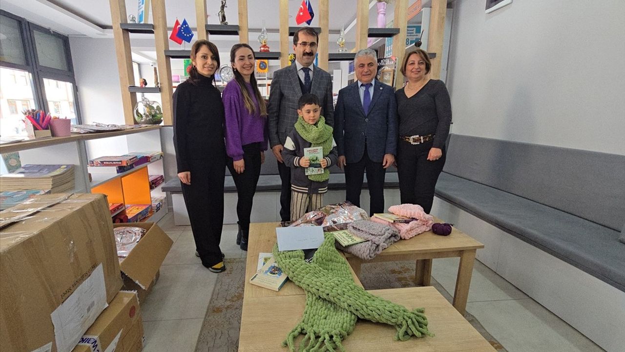 Artvin Öğretmenlerinden Depremzede Öğrencilere Sıcak Dokunuş