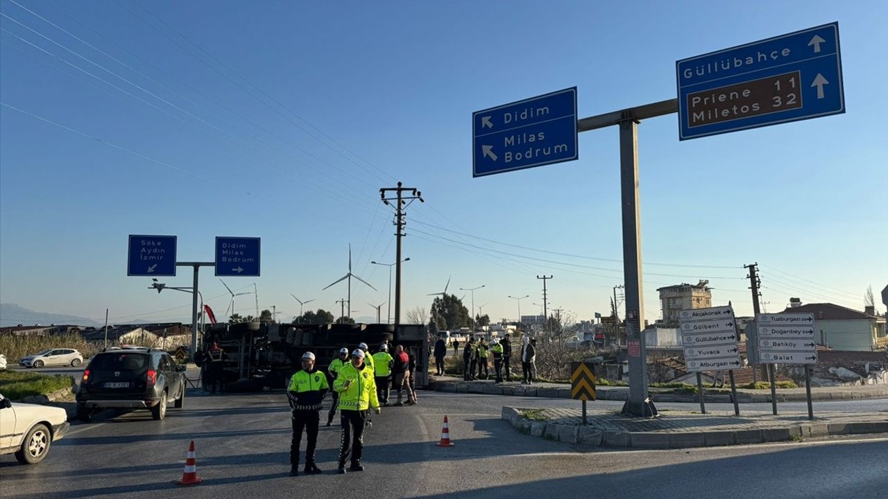 Aydın'da İtfaiye Aracı Devrildi, Üç Personel Yaralandı